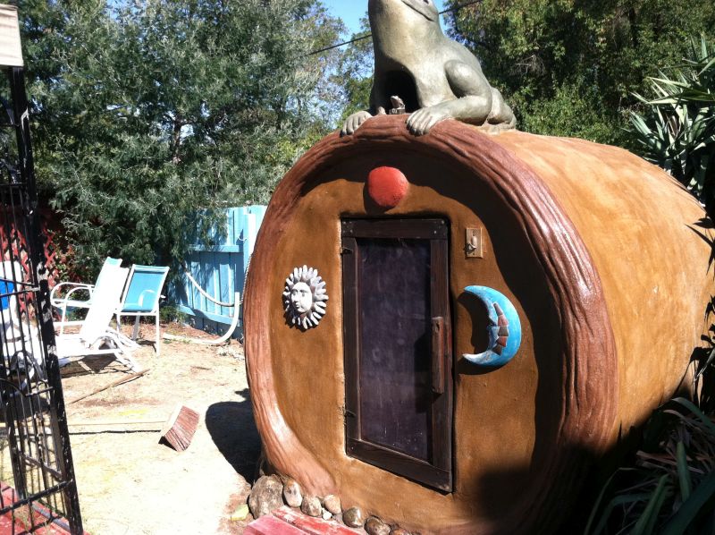 Frog on a Log Sauna, Isis Oasis