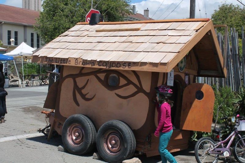 Miguel Elliott tiny cob house on wheels