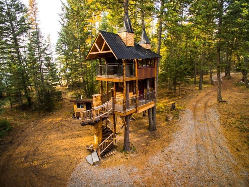 This Treehouse vacation rental in Montana is Ideal for a Family of Four 