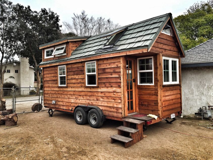 Man Builds Tiny Home on Wheels with iPhone-Controlled Skylight