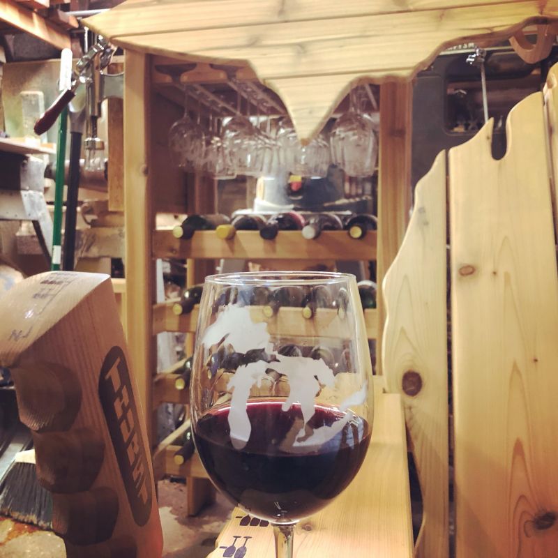 The michigan wine chair - wine dispensing chair