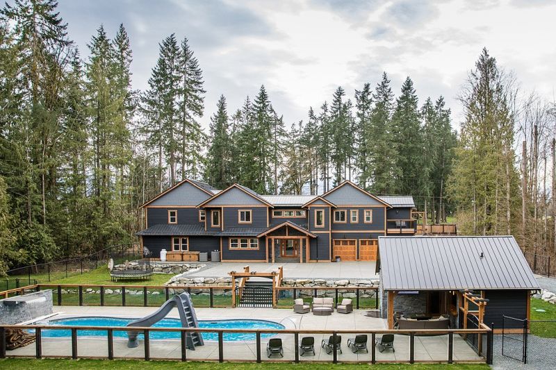 This Treehouse comes with a $1,900,000 Family Home in Courtney, BC 