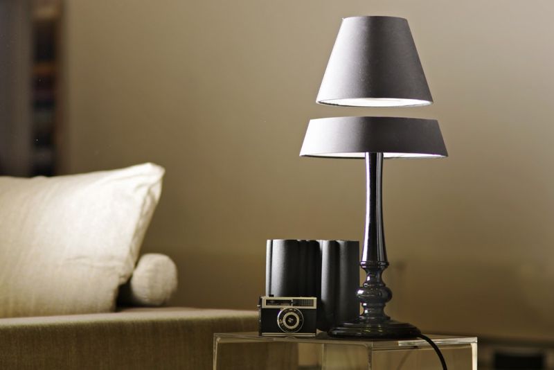 Levitating Table Lamp by Crealev