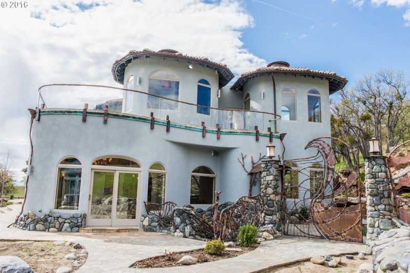 Shining Hand Ranch up for sale for $7.6 Million