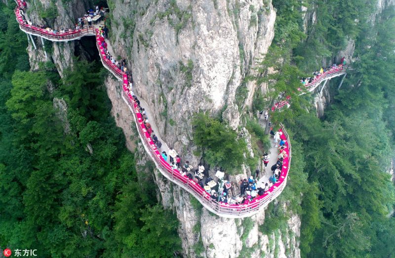 The feast in the sea of clouds on a Narrow Cliffside Pathway in China