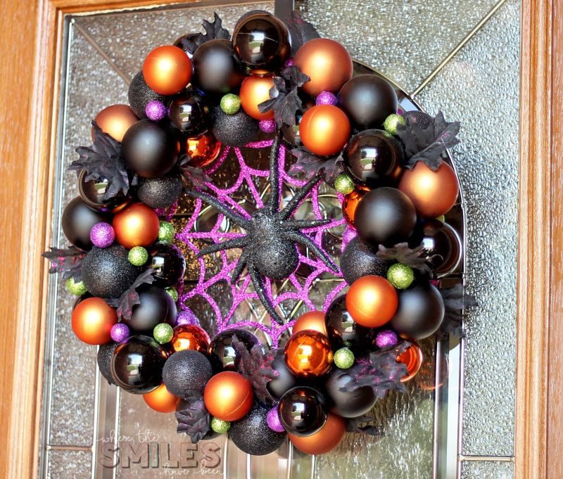 DIY Halloween ornament wreath
