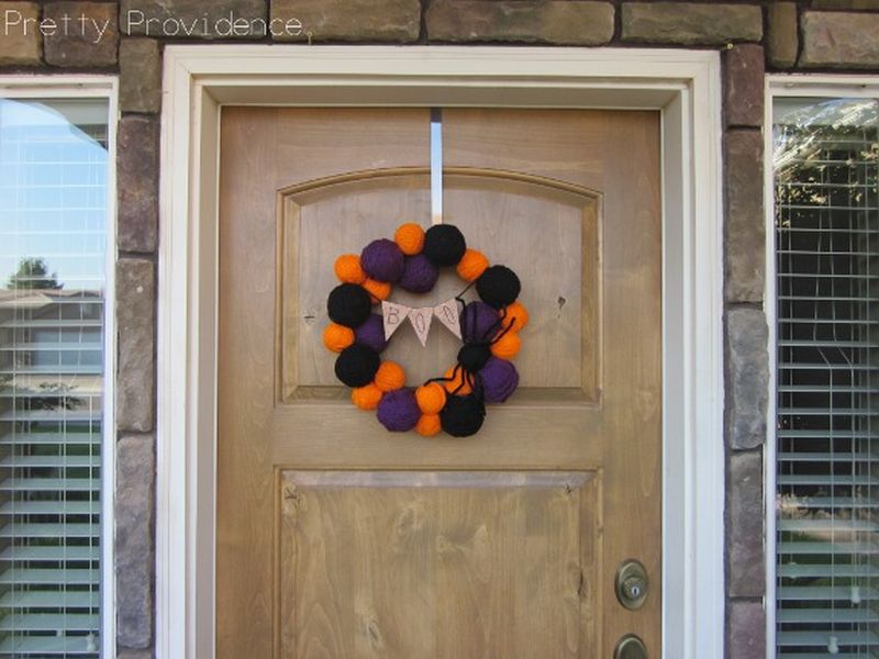 Yarn Ball Spider Halloween Wreath