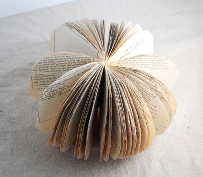 DIY-Book-Page-Pumpkin