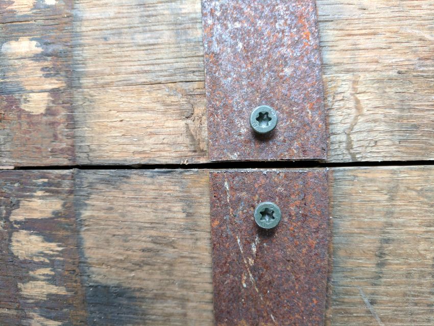 Cutting Old Whiskey Barrel into two parts 