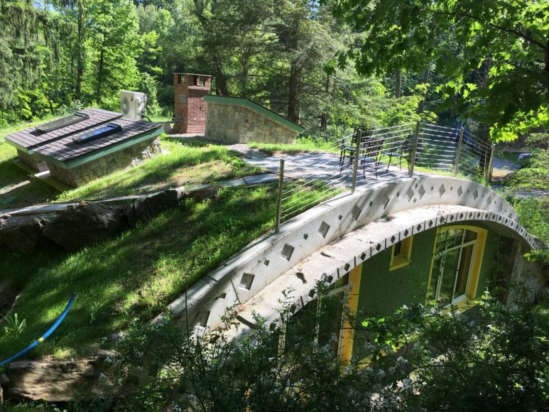 Man Builds Passive Hobbit House in New York 