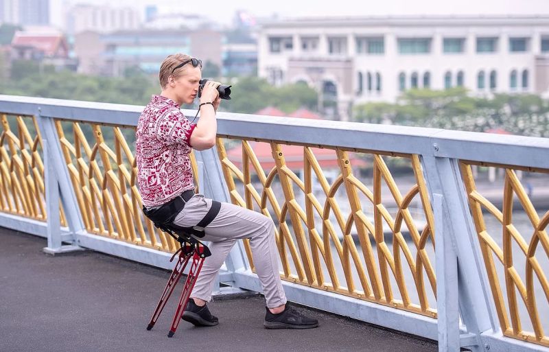 LEX Wearable Chair by Astride Bionix Lets You Sit Anywhere