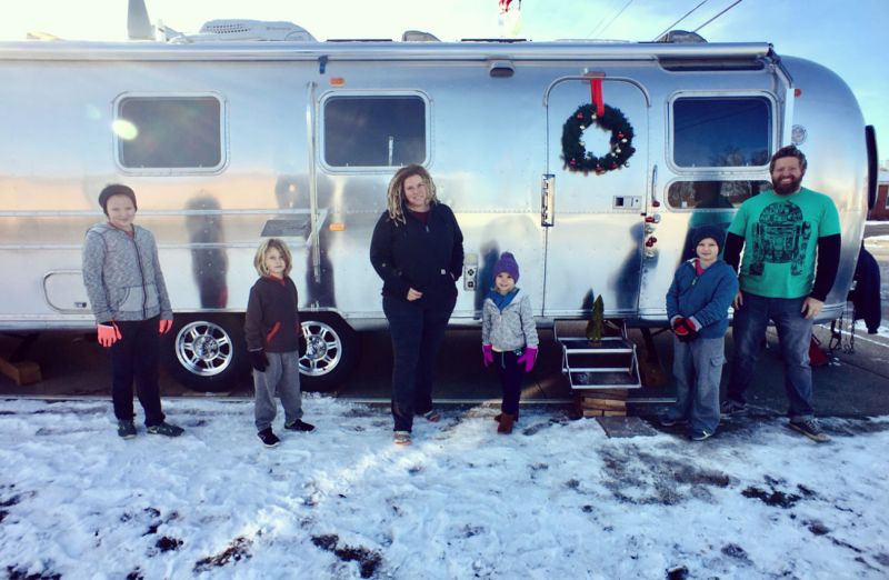 This Renovated Airstream Trailer Houses a Family of Six_29