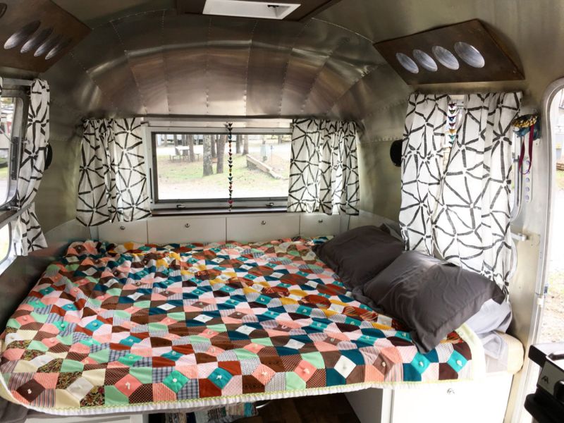 This Renovated Airstream Trailer Houses a Family of Six_29