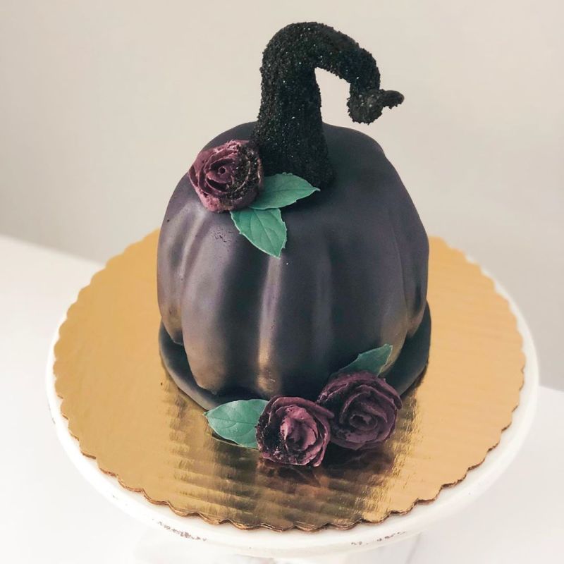 black pumpkin Halloween cake ideas