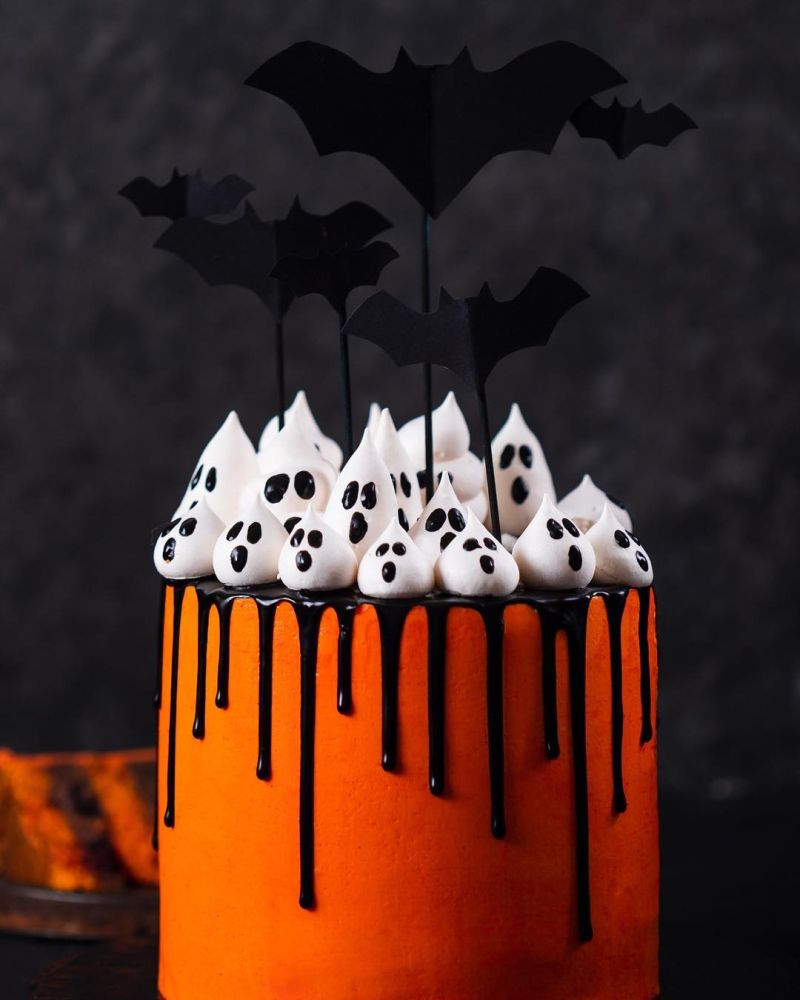 drip Halloween cake ideas
