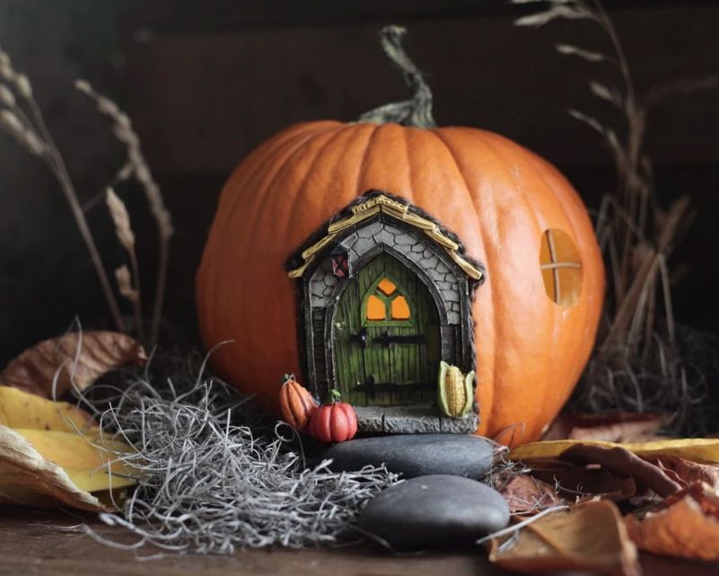 Ideas for DIY Pumpkin Fairy House /Garden for Halloween 