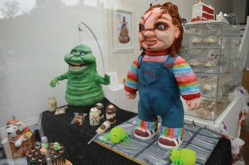 Lesley Ross Makes Life-Size Chucky Doll Cake