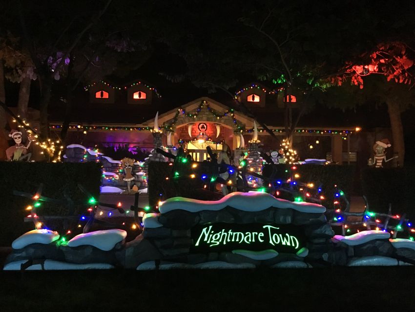  Halloween light display