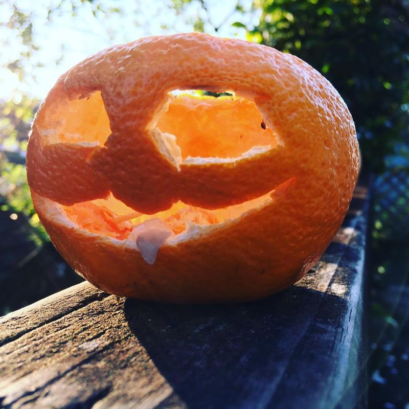 Orange jack-o'-lantern