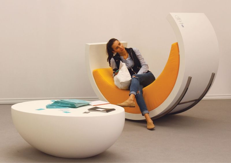 Iberco 2 0 Rocking Chair Has Built In Speakers And Screen