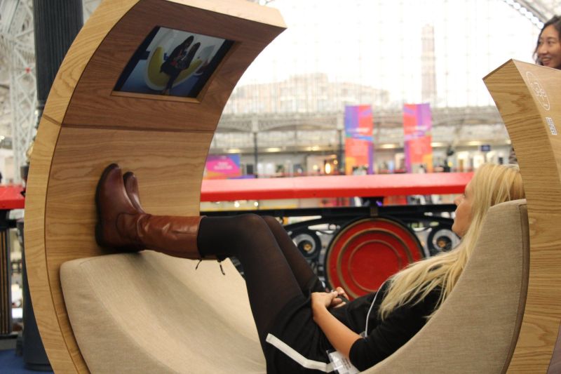iBerço 2.0 Rocking Chair has Built-In Speakers and Screen 