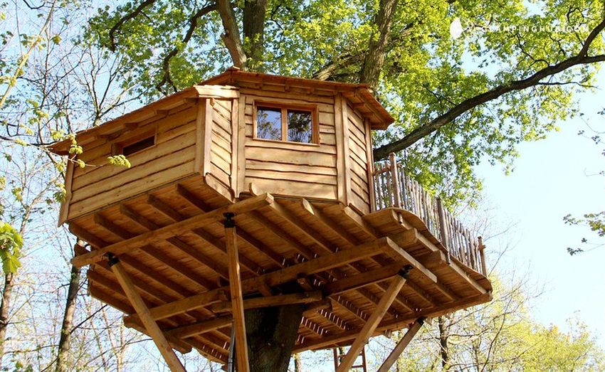 orb-shaped tree house near Senlis Cathedral in Raray, France