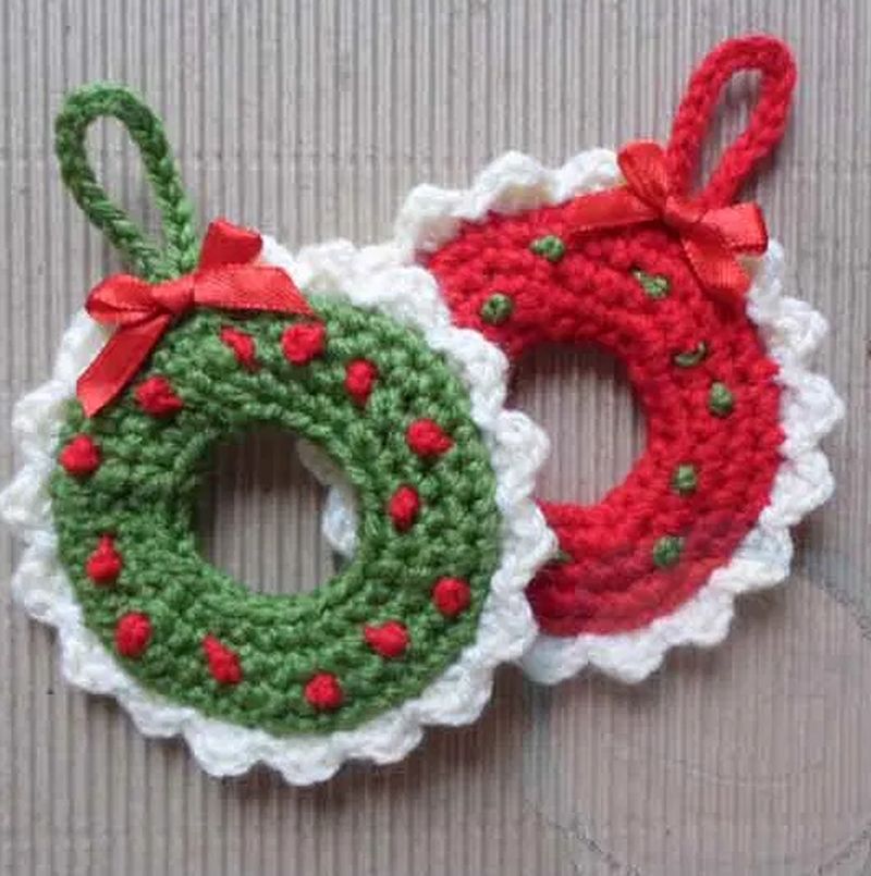 Crocheted Wreath Christmas tree ornament