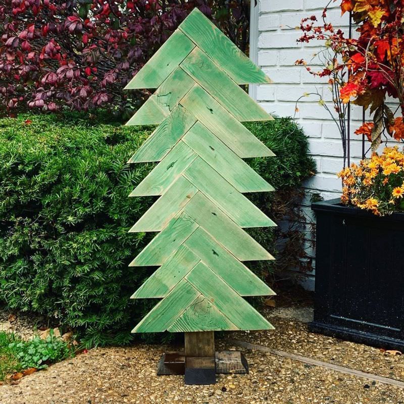 Scrap Wood painted in green Christmas Tree