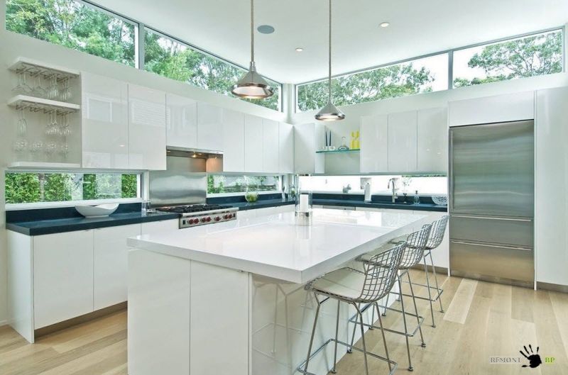 Modern clerestory windows in kitchen