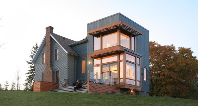 corner windows in a cabin  