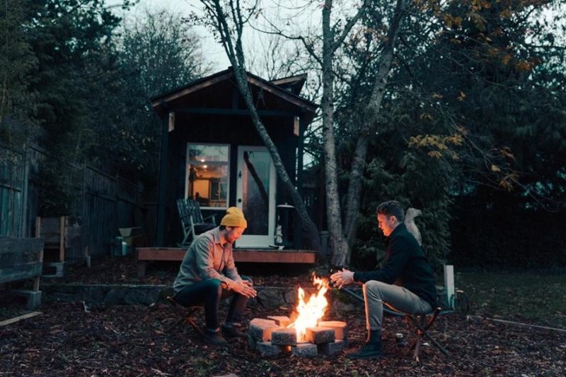 Canadian Photographer Builds 104-Square-Foot Tiny House for Himself 