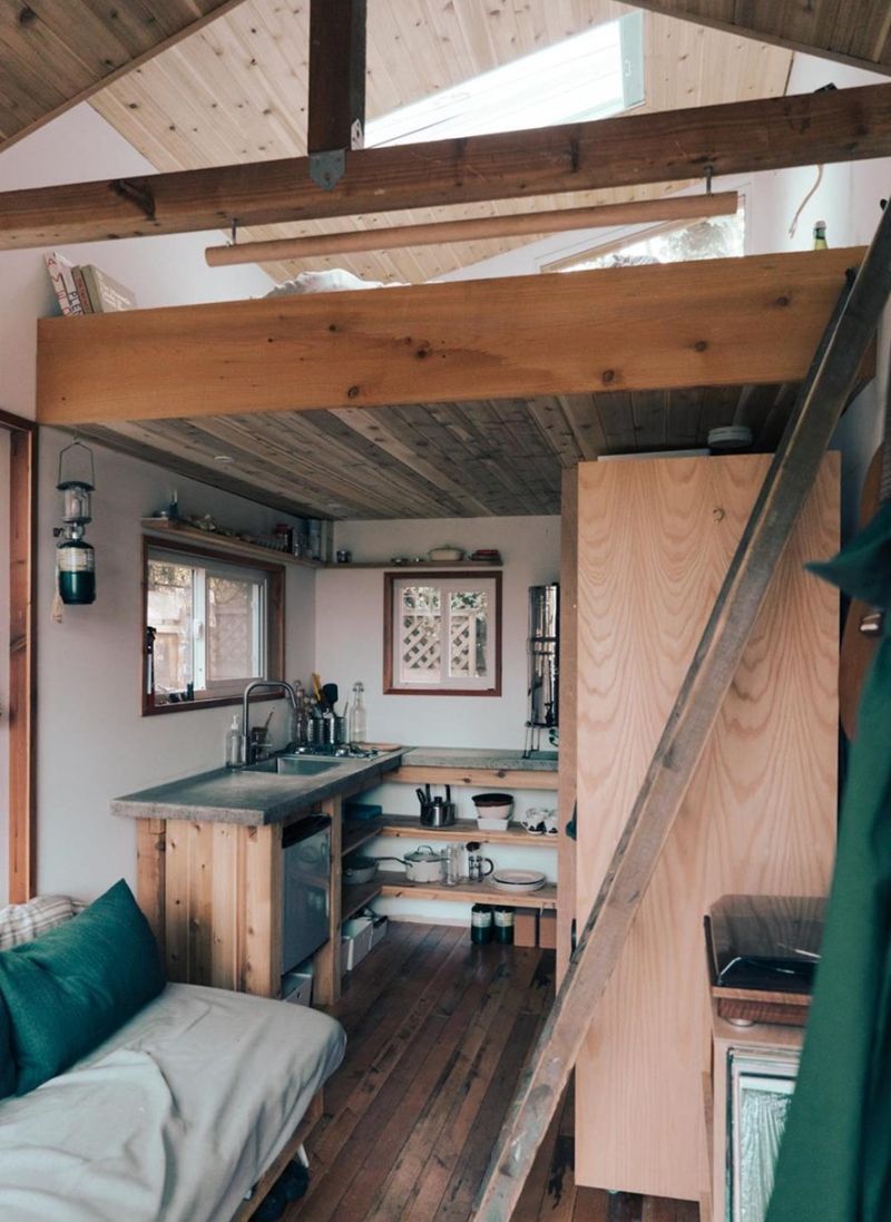 Canadian Photographer Builds 104-Square-Foot Tiny House for Himself 