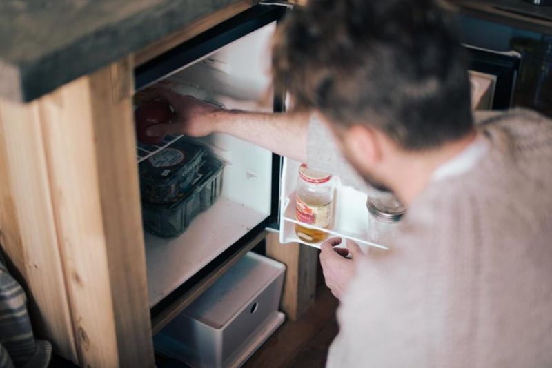 Canadian Photographer Builds 104-Square-Foot Tiny House for Himself 