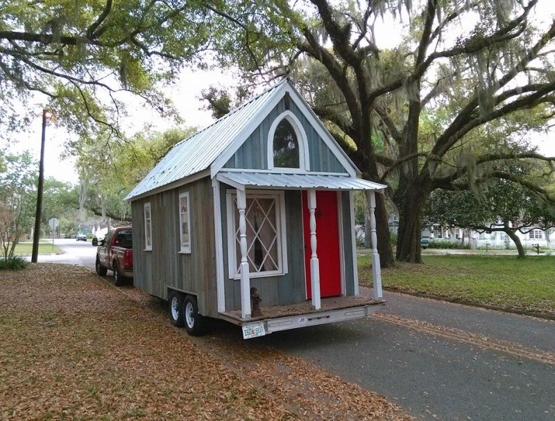 Shorty Robbins’ Victorian-Style Tiny House with Piano that Turns into a Bed