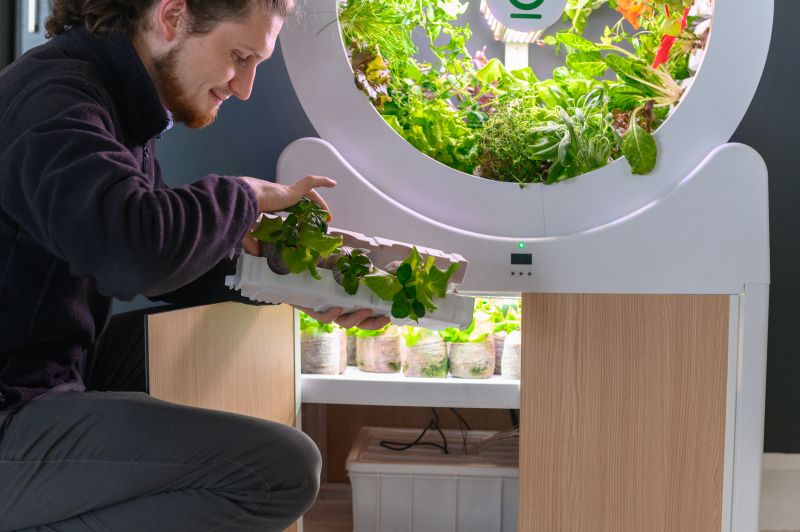 OGarden Smart Automated Indoor Gardening System for Living Room