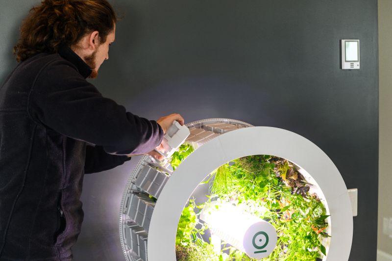 OGarden Smart Automated Indoor Gardening System for Living Room