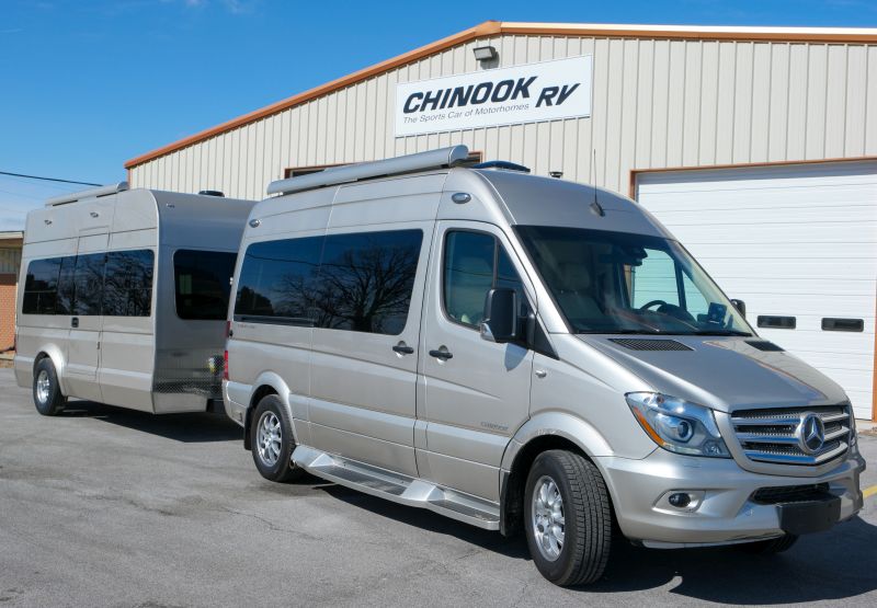 Трейлери Trail Wagon Chinook містять стельові ліжко, керовані додатками