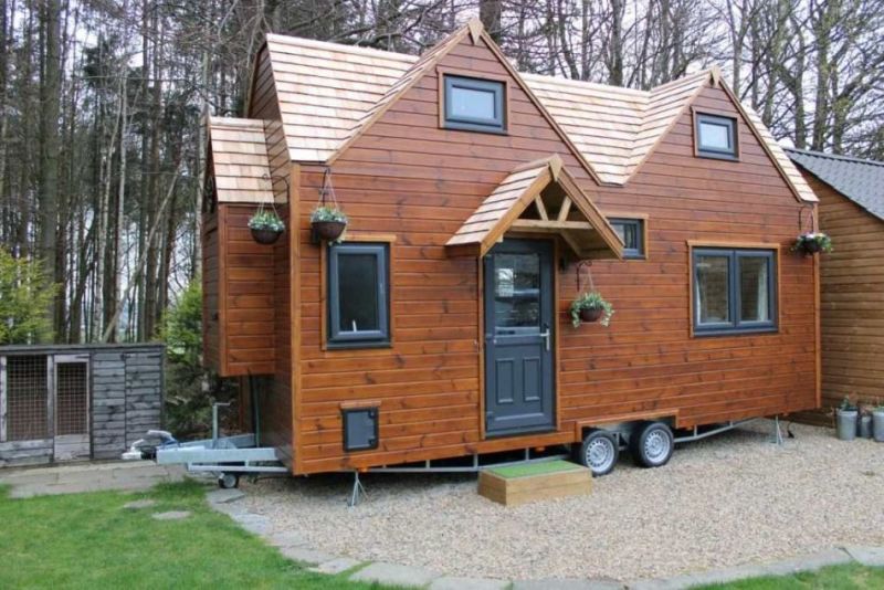 Chris Marsh Saves On Monthly Bills by Shifting to Self-Built Tiny House on Wheels 