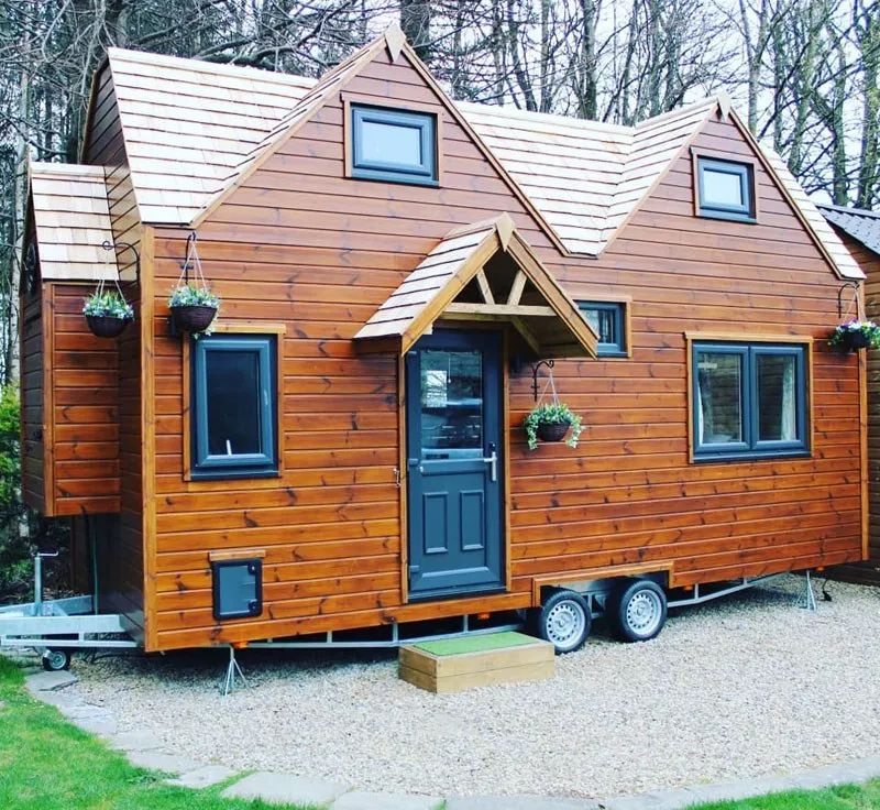 Chris Marsh Saves On Monthly Bills by Shifting to Self-Built Tiny House on Wheels 