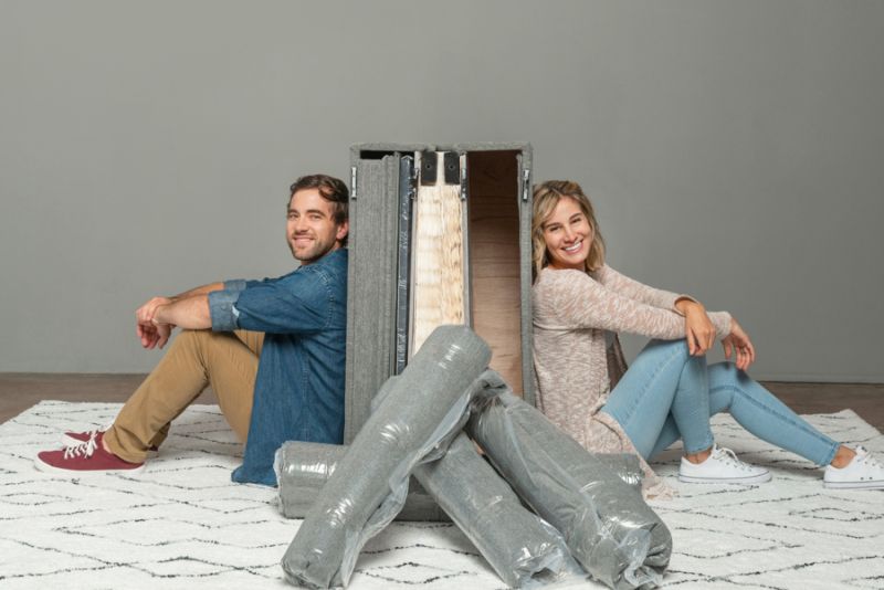 Elephant in a Box Foldable Sofa You can Assemble in Five Minutes 