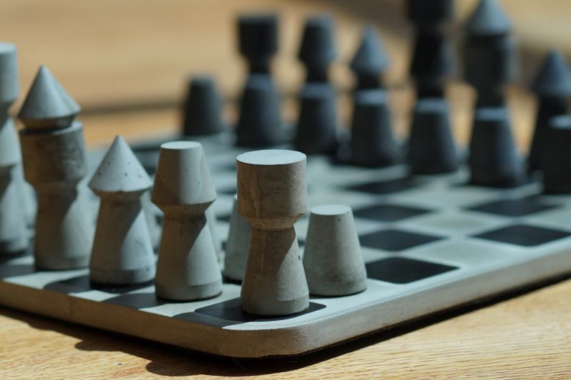 Daniel Skoták's Fortify Concrete Chess Set is Perfect for Minimalists