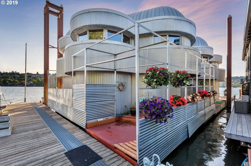 This Two-Story Floating House in Oregon is Up for Sale