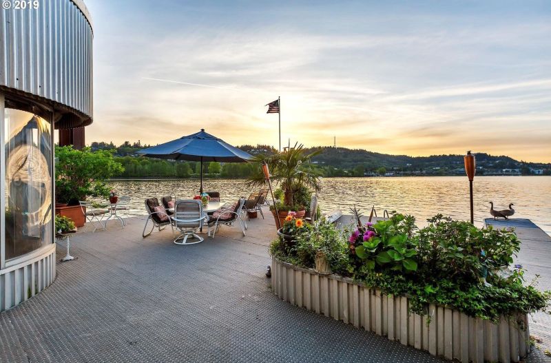 This Two-Story Floating House in Oregon is Up for Sale