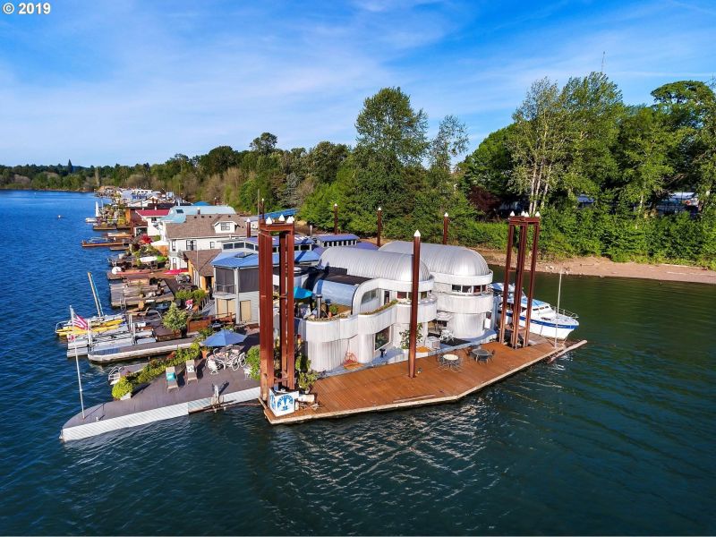 This Two-Story Floating House in Oregon is Up for Sale