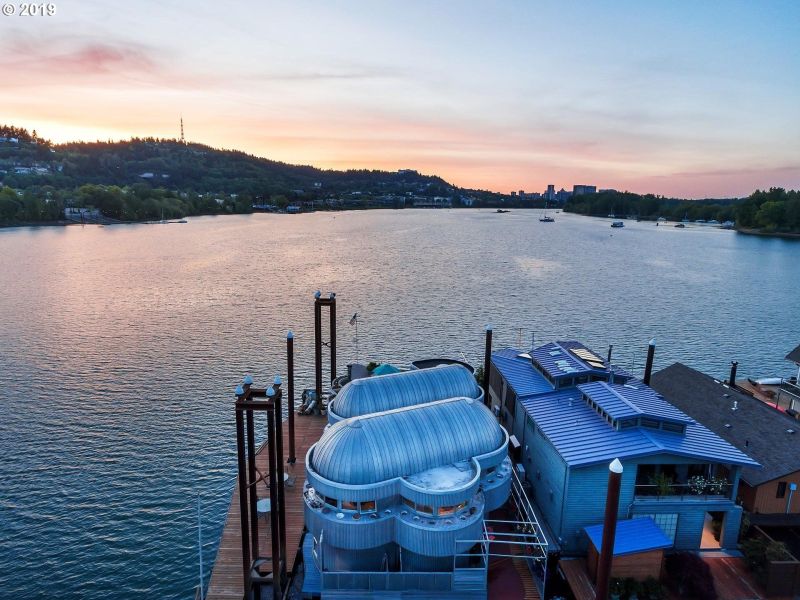 This Two-Story Floating House in Oregon is Up for Sale