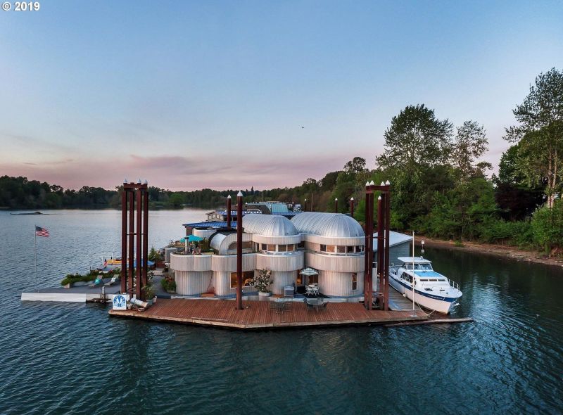 This Two-Story Floating House in Oregon is Up for Sale