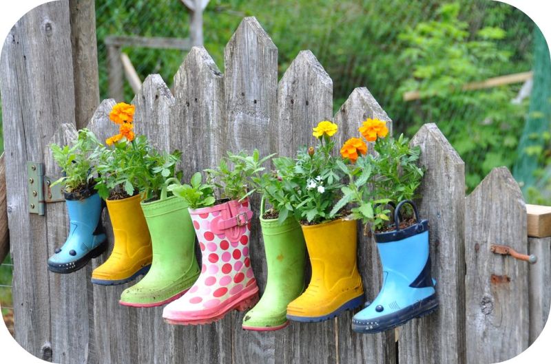 Creative planter ideas for small garden 