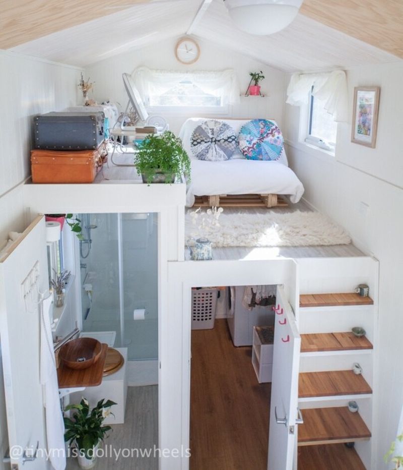 Dolly Rubiano’s Tiny MissDolly on Wheels Features Two Lofts and Walk-in Wardrobe 