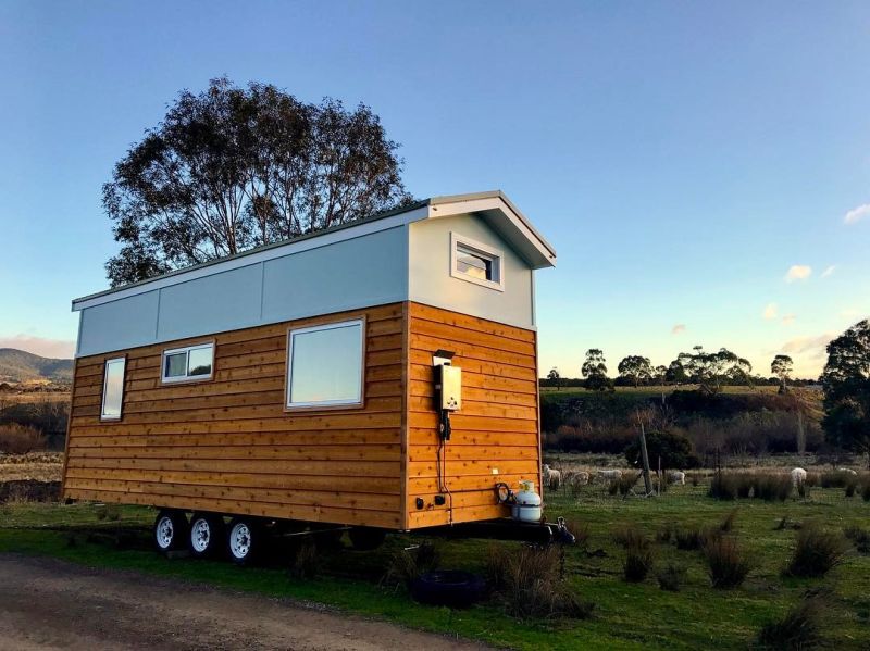Dolly Rubiano’s Tiny MissDolly on Wheels Features Two Lofts and Walk-in Wardrobe 