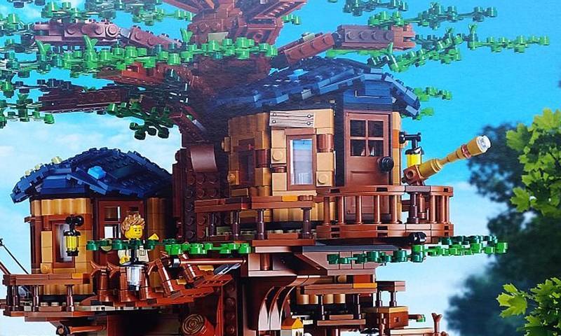 Official LEGO Ideas Treehouse Set at LegoLand